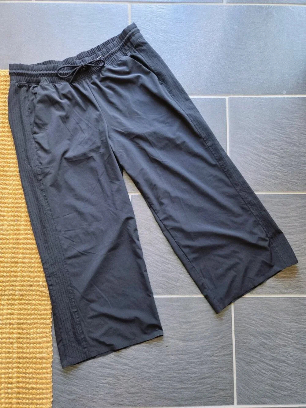 Athleta Black Avenue Wide Leg Crop Ankle Pants 14